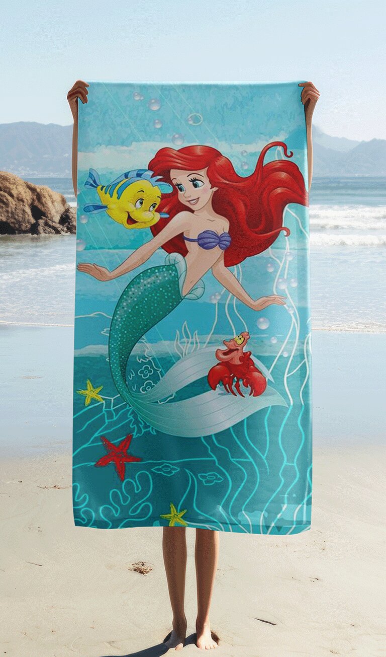 100% katoen strandhanddoek 70 x 140 cm van Disney De Kleine Zeemeermin in 70 x 140 cm