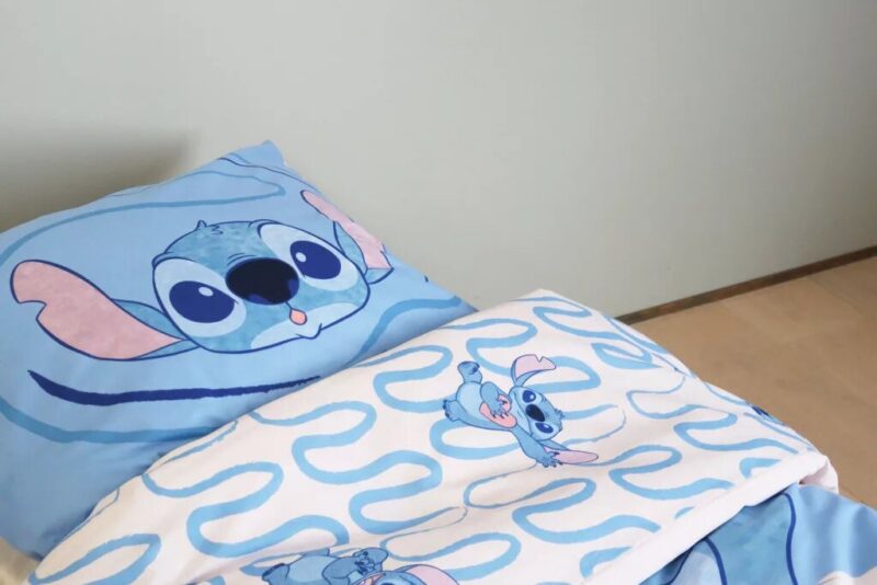 100% katoen dekbedset 100 x 135 cm van Lilo en Stitch in 100 x 135 cm - kussensloop 40 x 60 cm