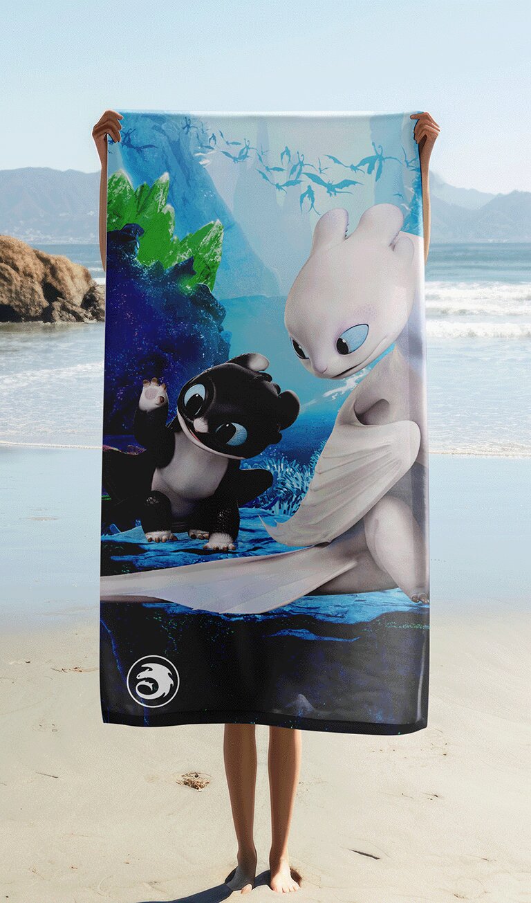 Baby draak 70 x 140 cm badlaken van Hoe tem je een Draak, 70 x 140 cm