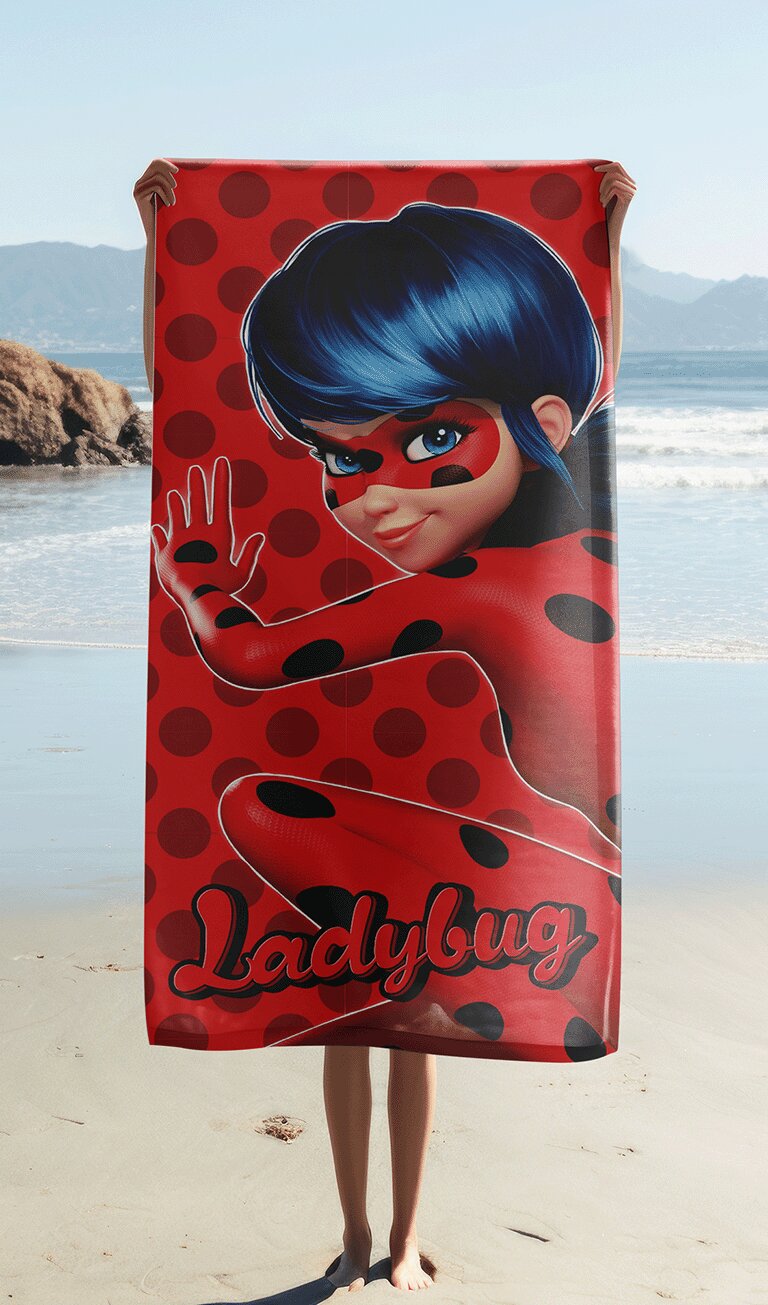 Ladybug 70 x 140 cm rood badlaken van Miraculous, 70 x 140 cm