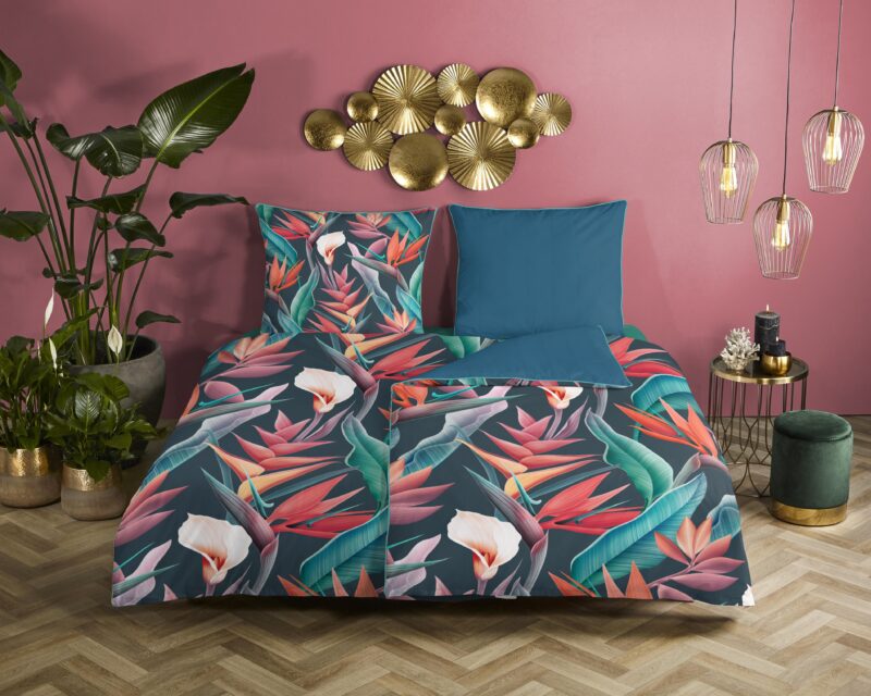 Bloemen en bladeren overtrek van Descanso, 200 x 200 cm, kussensloop 80 x 80 cm