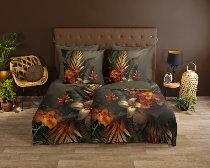 Bloemen en bladeren overtrek van Good Morning, 155 x 220 cm, kussensloop 80 x 80 cm
