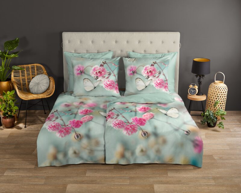 Bloemen en vlinders overtrek van Good Morning, 135 x 200 cm, kussensloop 80 x 80 cm - Mint