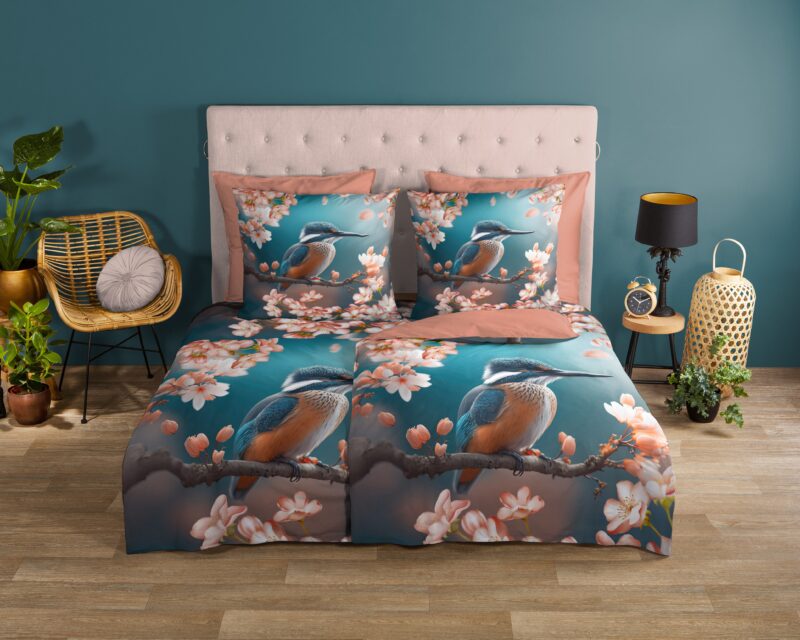 Ijsvogel met bloemen overtrek van Good Morning, 135 x 200 cm, kussensloop 80 x 80 cm