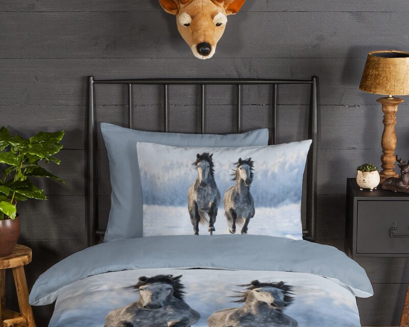 100% katoen/flanel dekbedset paarden in de sneeuw van Good Morning in 140 x 200/220 cm