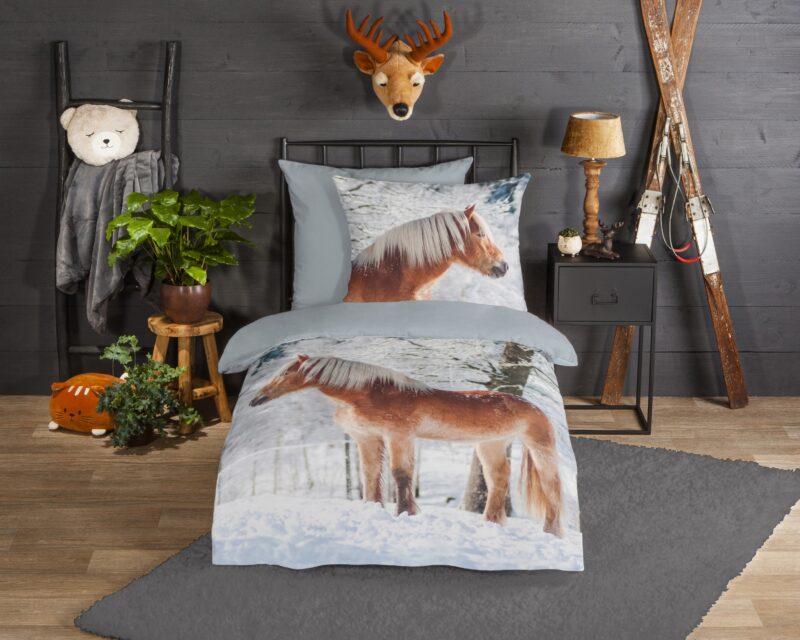 Haflinger paard in de sneeuw overtrek van Good Morning, 135 x 200 cm, kussensloop 80 x 80 cm