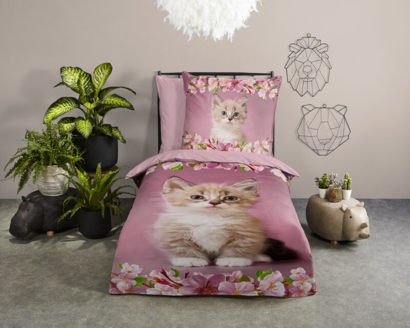Kitten poes met bloemen overtrek van Good Morning, 135 x 200 cm, kussensloop 80 x 80 cm