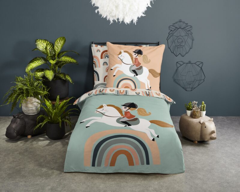Paard en regenboog overtrek van Good Morning, 135 x 200 cm, kussensloop 80 x 80 cm