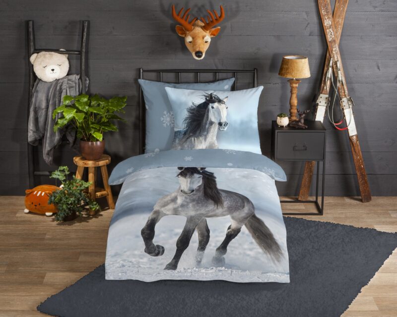 Paard in de sneeuw overtrek van Good Morning, 135 x 200 cm, kussensloop 80 x 80 cm - kussensloop 80 x 80 cm