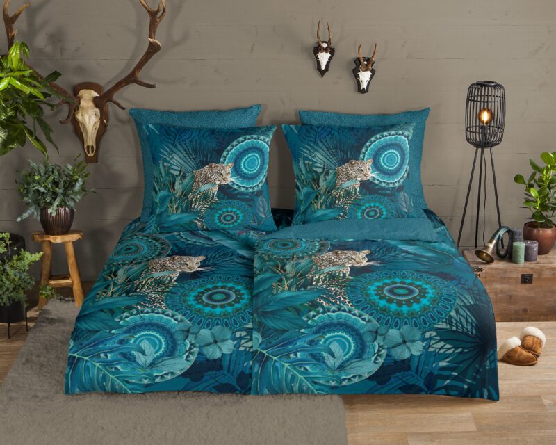 Mandala's, bladeren en een luipaard overtrek van HIP, 155 x 220 cm, kussensloop 80 x 80 cm