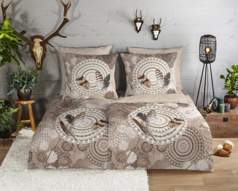 Mandala's en veren overtrek van HIP, 135 x 200 cm, kussensloop 80 x 80 cm