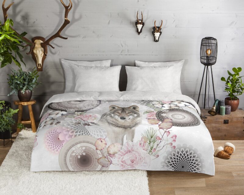 Mandala's met wolf overtrek van HIP, 140 x 200 cm, kussensloop 70 x 90 cm