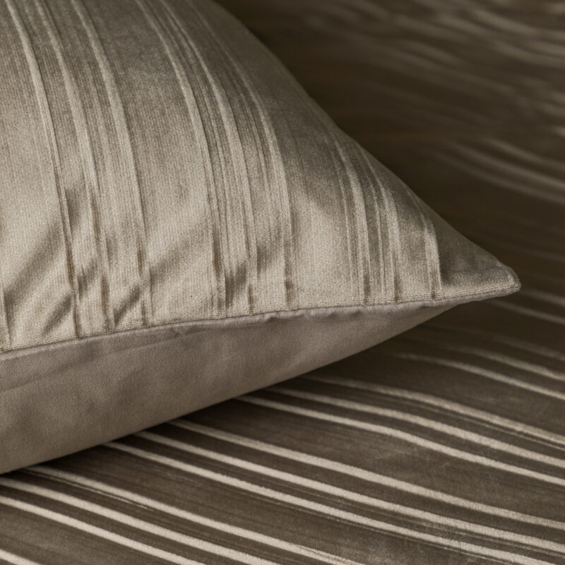 Sleeptime bed 140 x 220 cm van Velvet - Taupe