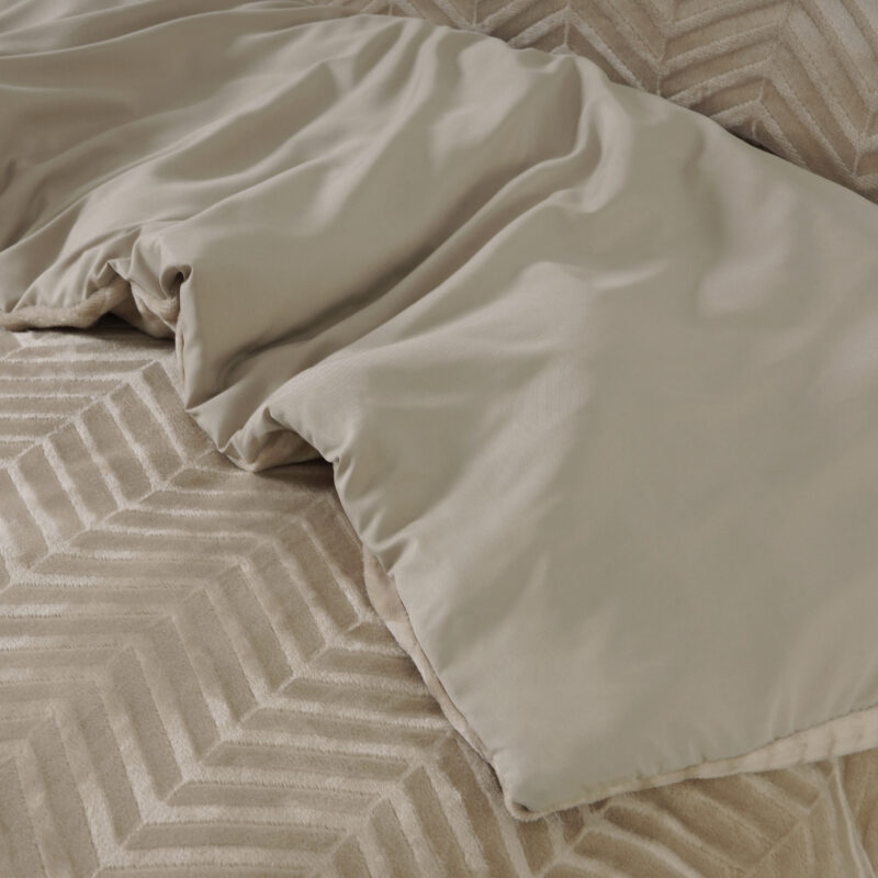 Chevron Teddy Taupe - Sleeptime bed 240 x 220 cm van Polyester
