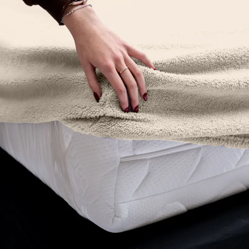 100% Teddy Polyester hoeslaken Creme 180 x 200 cm van Sleeptime in 180 x 200 cm