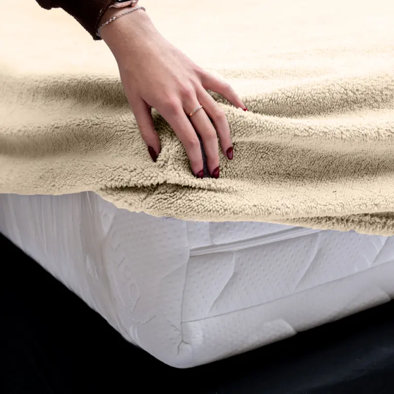 100% Teddy Polyester hoeslaken Taupe 140 x 200 cm van Sleeptime in 140 x 200 cm