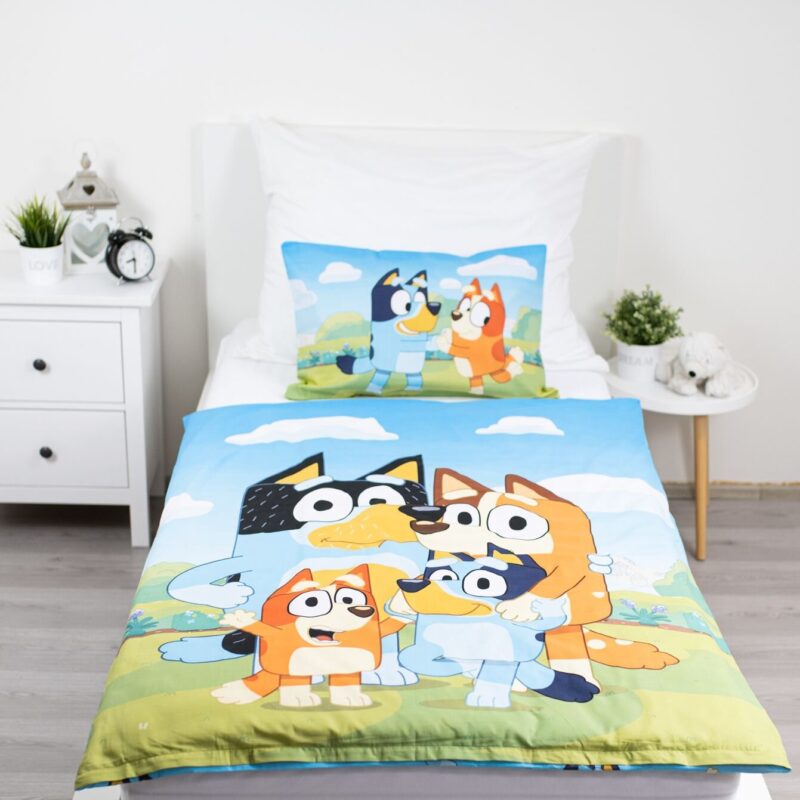 Family overtrek van Bluey, 100 x 135 cm, kussensloop 40 x 60 cm