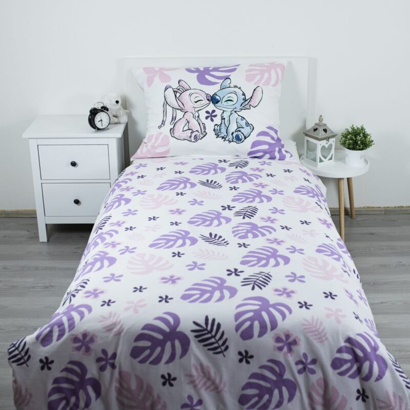 Beddengoed Angel hugs 140 x 200 cm 140 x 200 cm van Lilo en Stitch, Multicolor