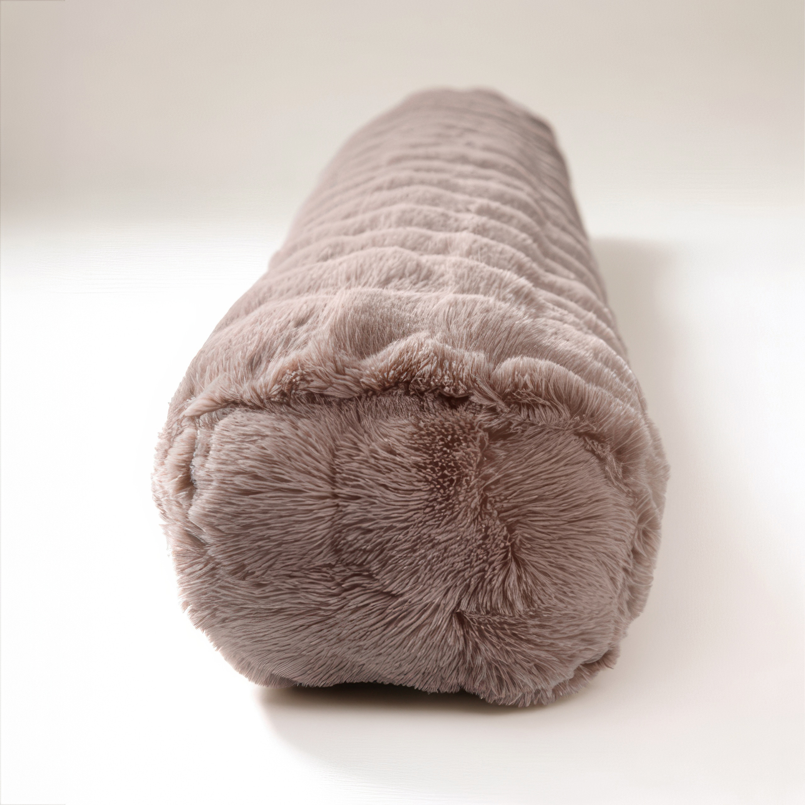 Bodypillow Pompom Taupe 140 x 20schrijving1}