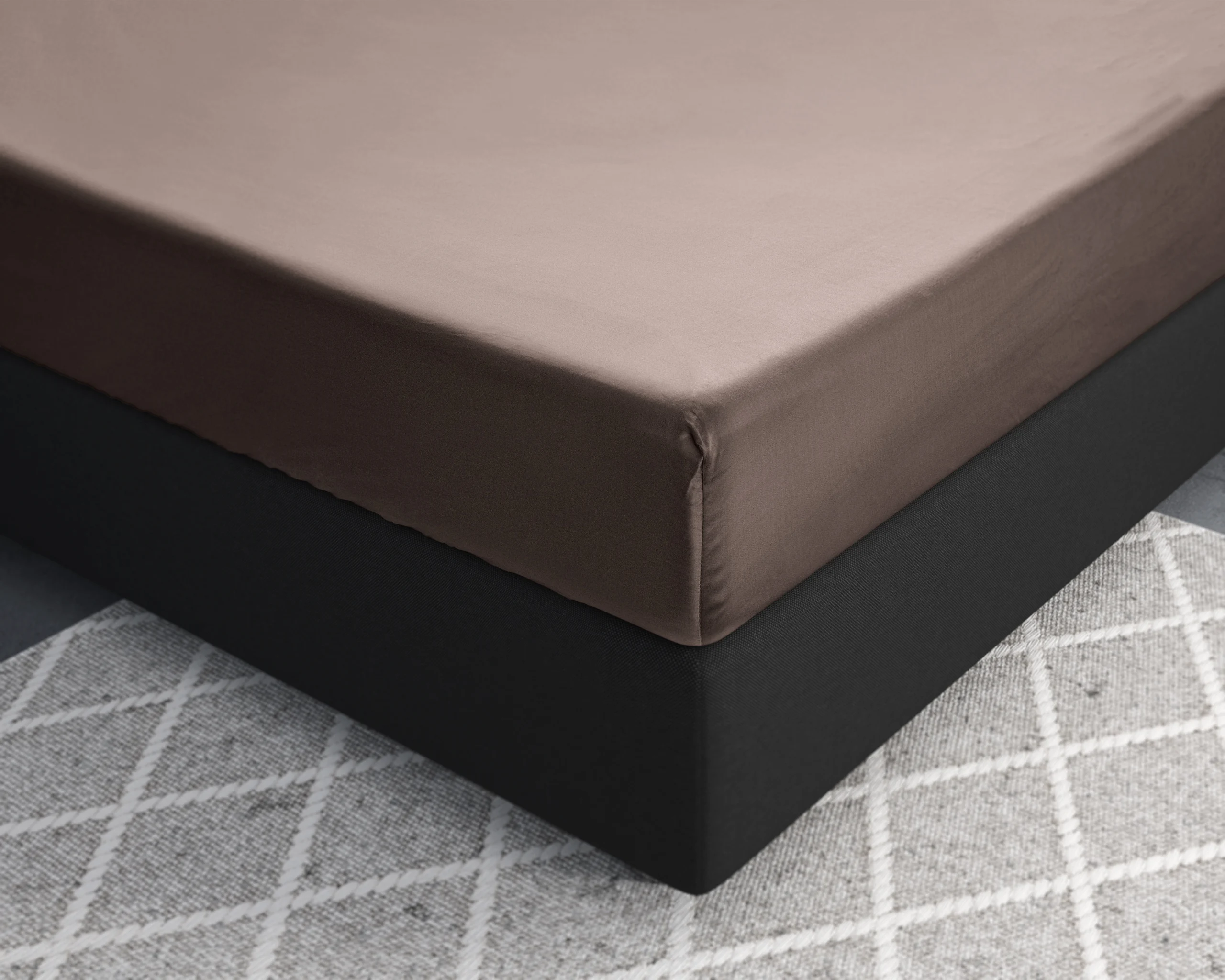100% katoen/satijn hoeslaken Taupe 180 x 220 cm van Primaviera Deluxe in 180 x 220 cm, detail