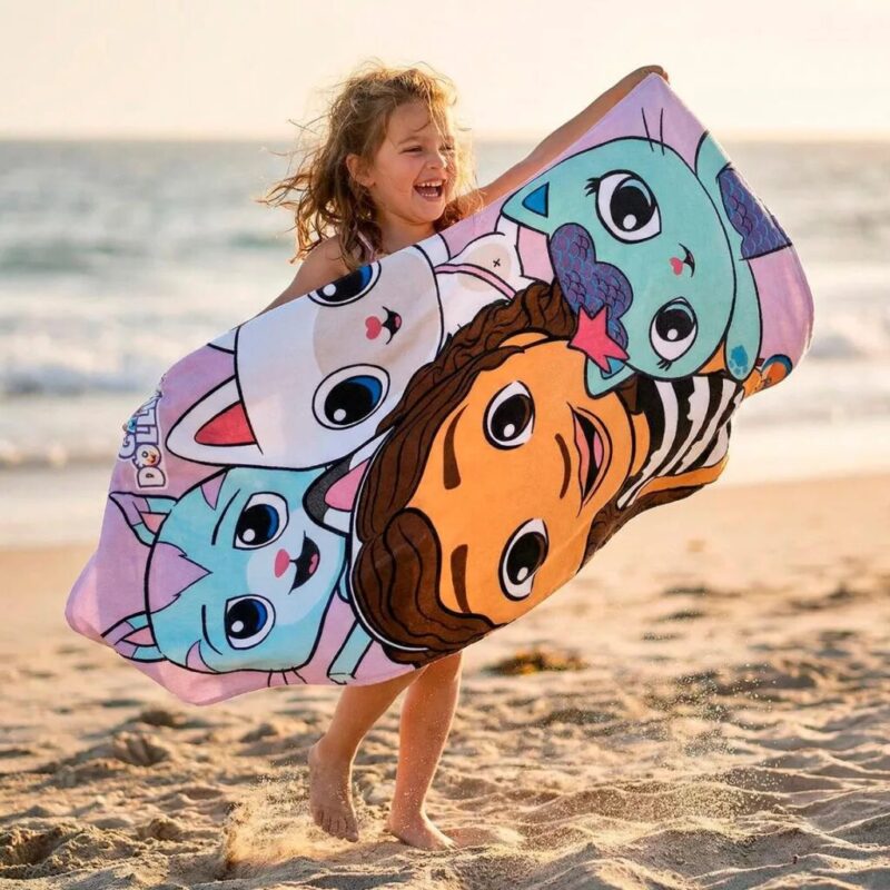 Gabby's Dollhouse badlaken 70 x 140 cm van Polyester, Playtime sneldrogend 70 x 140 cm