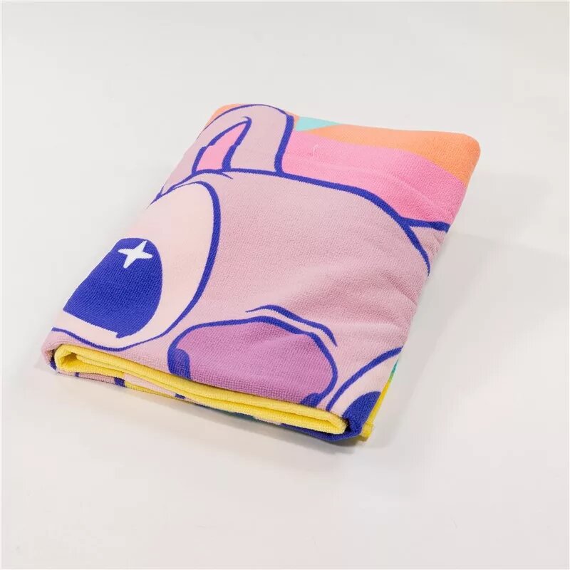 Polyester strandhanddoek Floral Escape sneldrogend 70 x 140 c van Lilo en Stitch in 70 x 140 cm