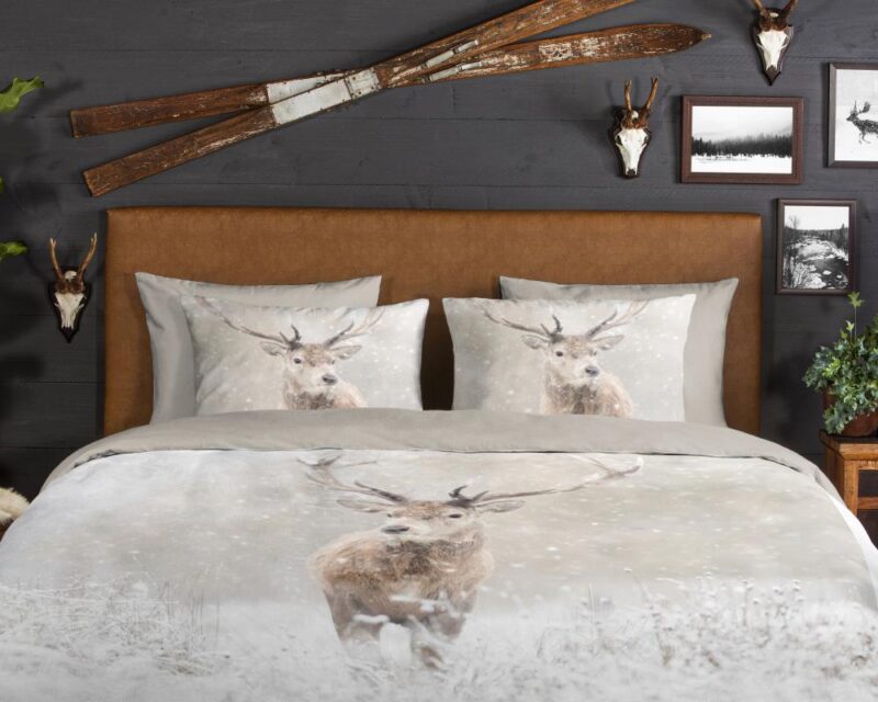 Beddengoed Snowydeer 200 x 220 cm van Good Morning, Bruin