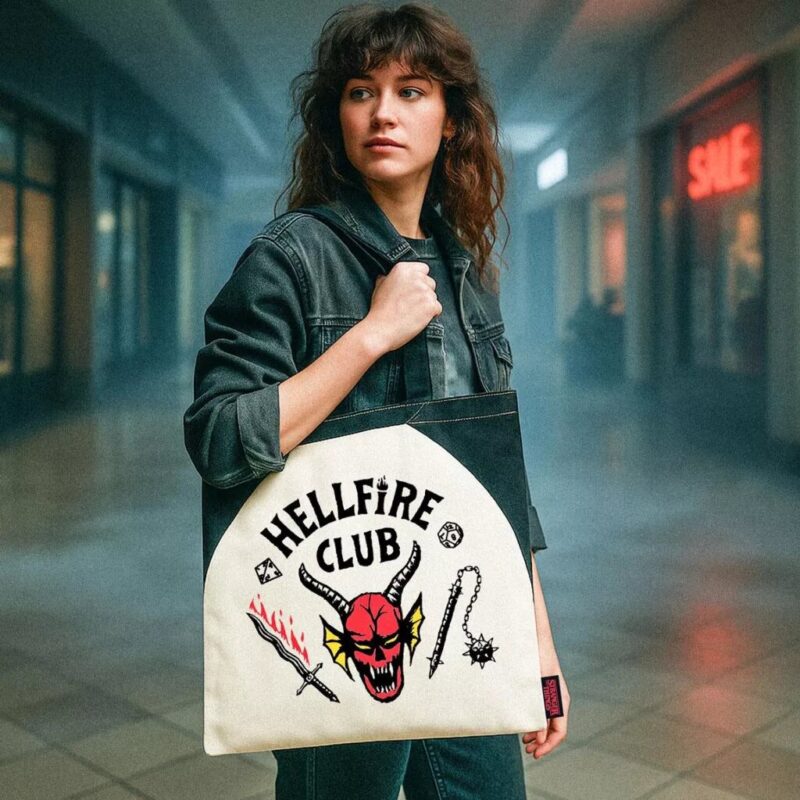 Polyester tas Hellfire Club 36 x 40 cm van Stranger Things in 36 x 40 cm