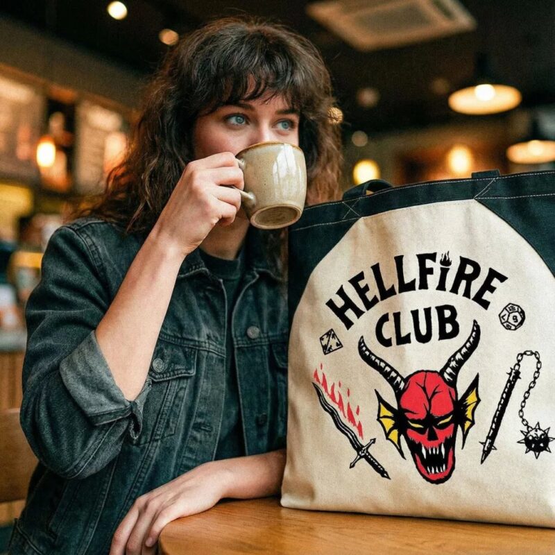 Zwart tas van Stranger Things - Hellfire Club 36 x 40 cm - Polyester