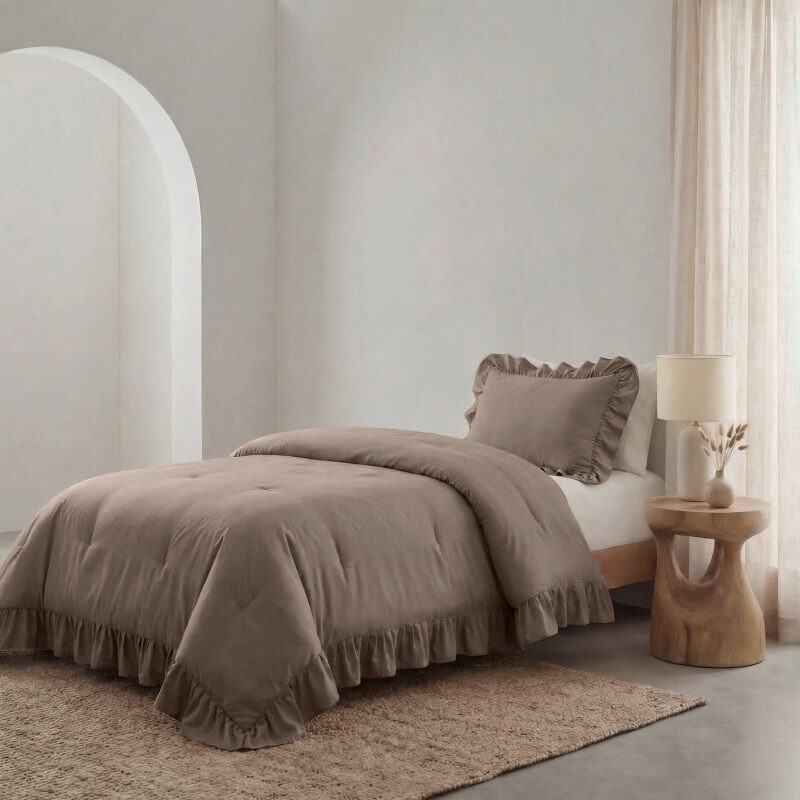 Ruffles Taupe 140 x 200 cm dekbed van Sleeptime, 140 x 200 cm